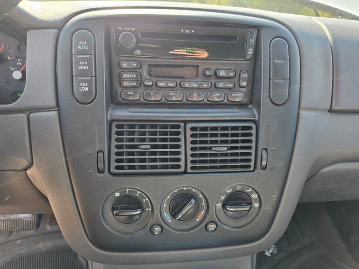 2003-ford-explorer-image-36