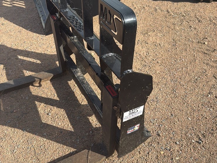 mds-skid-loader-pallet-forks-image-2