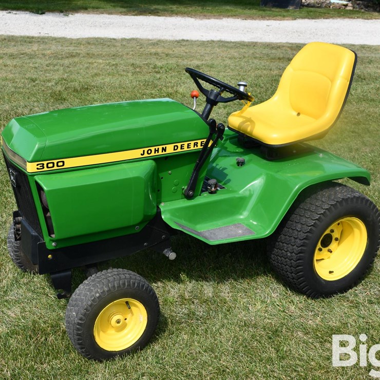 JOHN DEERE 300