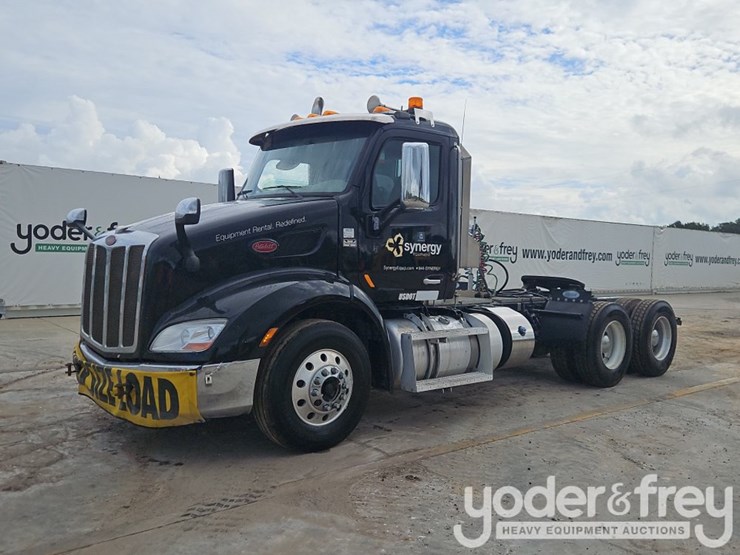2019-peterbilt-579-image-1