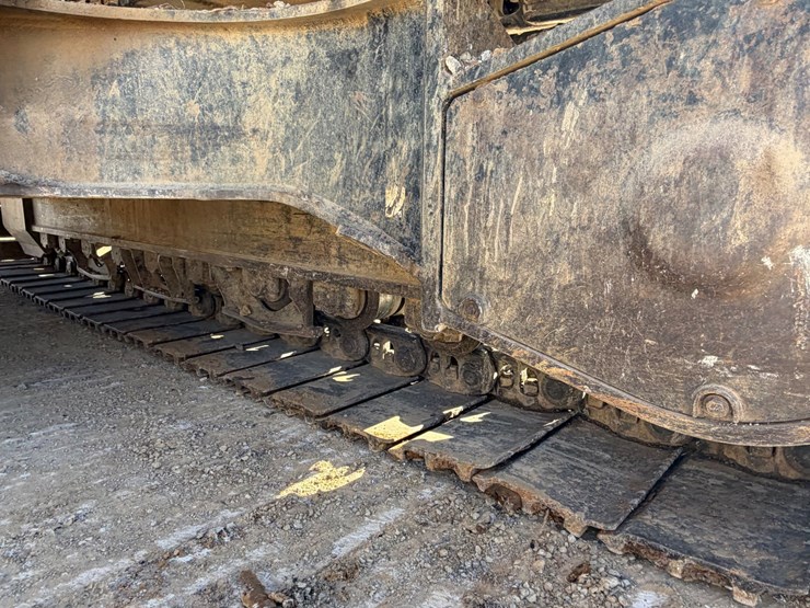 2017-caterpillar-336-image-16