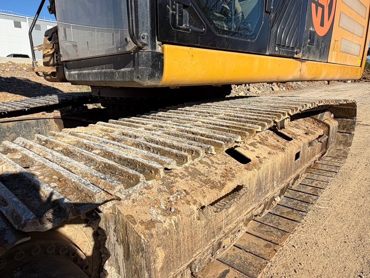 2017-caterpillar-336-image-14
