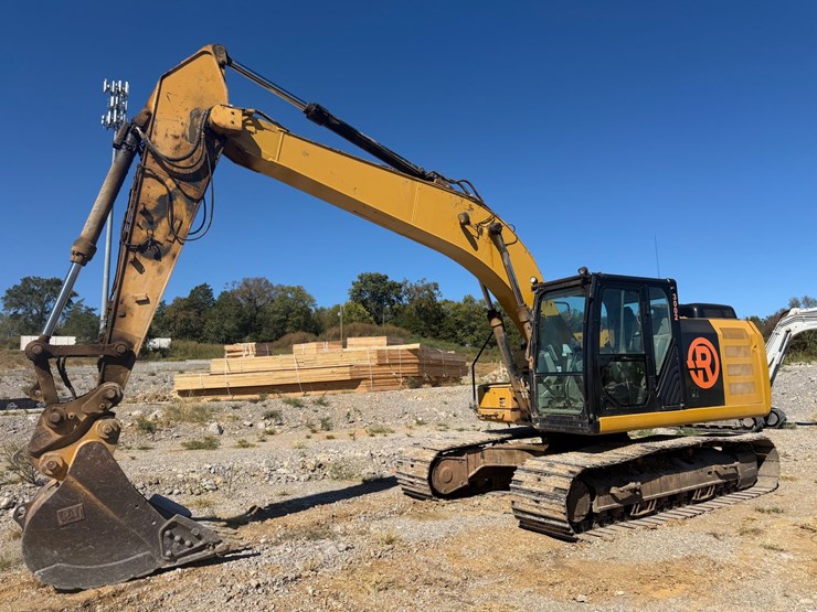 2016-caterpillar-323fl-image-1