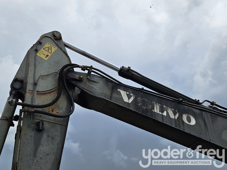 2013-volvo-ec220dl-image-17