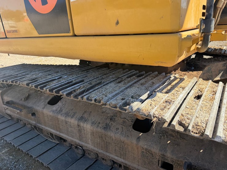 2016-caterpillar-323fl-image-15