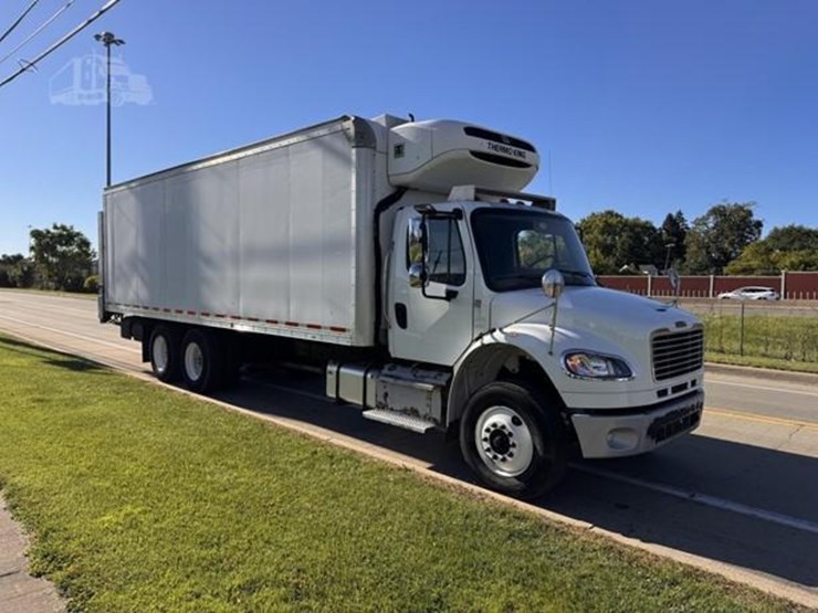 2020-freightliner-m2-106-image-1