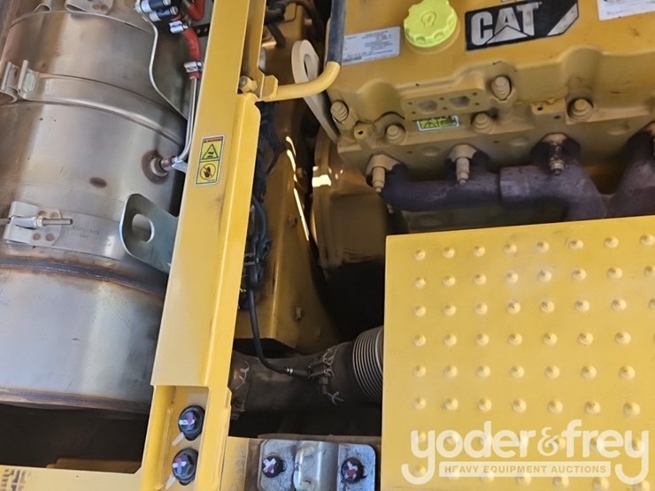 2019-caterpillar-336-image-40