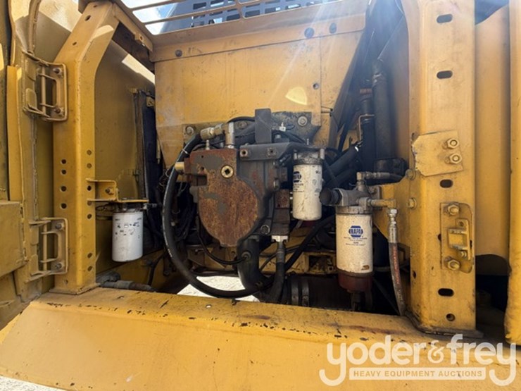 2014-komatsu-pc210-lc-10-image-27