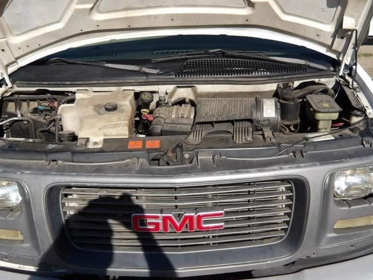 2002-gmc-3500-image-10