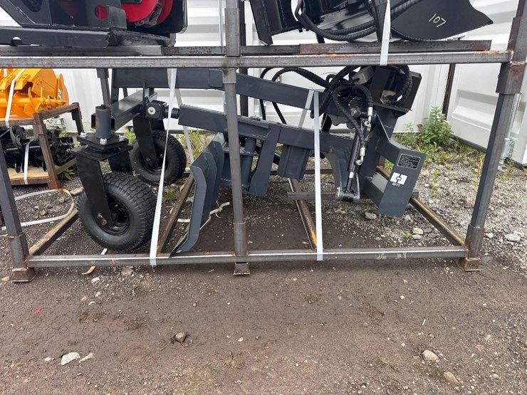 new-giyi-co-mini-stand-on-skidloader-hydraulic-grader-attachment-model-mgr51-image-4
