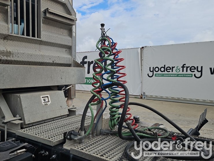2019-peterbilt-579-image-22