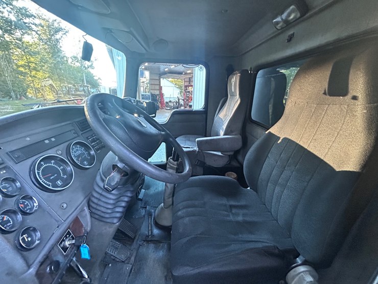 2005-kenworth-t300-image-28