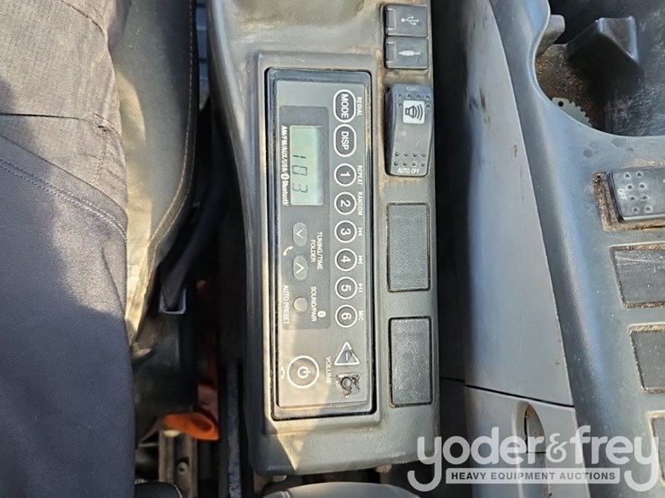 2017-case-cx350d-image-33