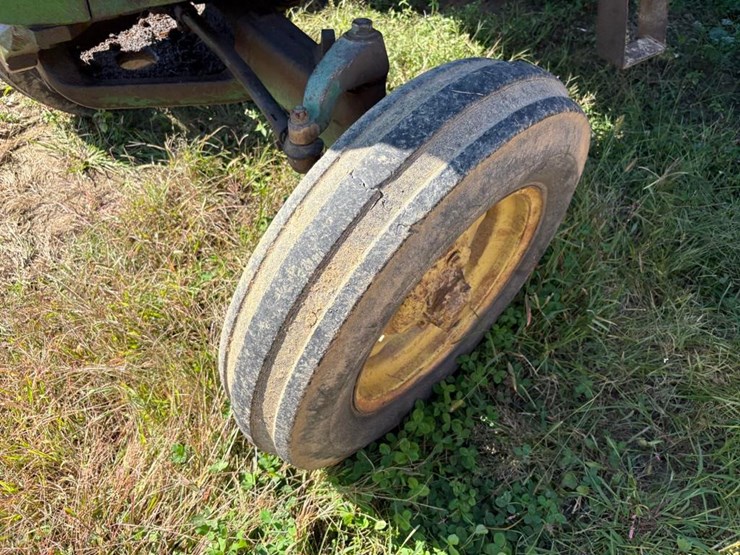 john-deere-3010-image-7