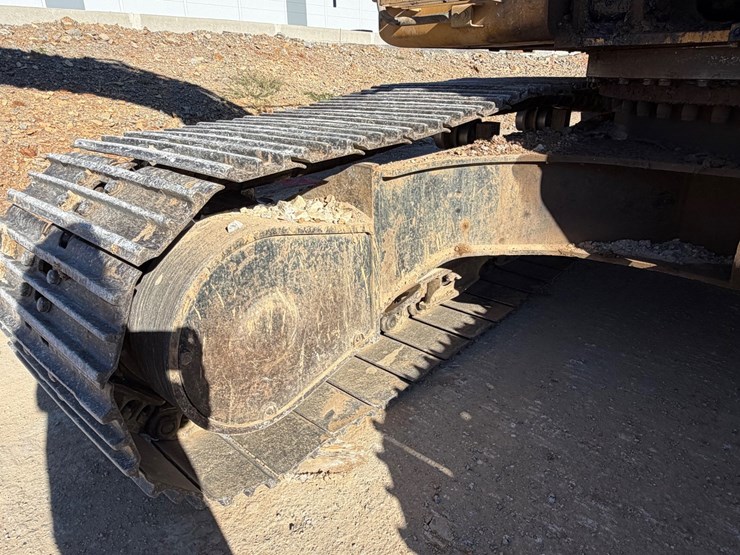 2017-caterpillar-336-image-22