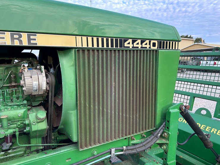 john-deere-4440-image-24