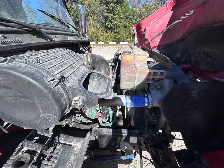 #48-•-2016-volvo-vhd-tri-axle-dump-truck-image-35