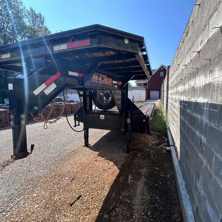 #10 • 2018 MAXX D TRAILER LO-PRO GN FLATBED