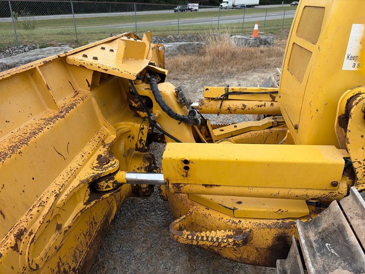 2014-komatsu-d51pxi-22-image-2