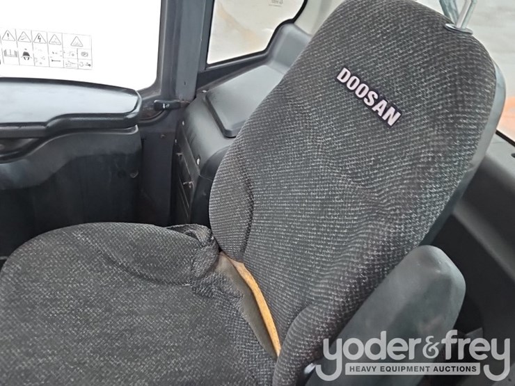 2018-doosan-dl220-5-image-24