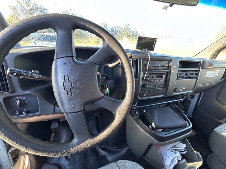 #95-•-2007-chevrolet-express-van-image-26