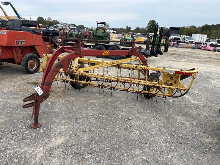 new-holland-256-image-2