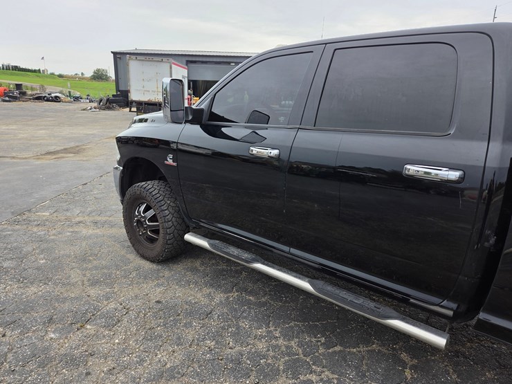 2015-dodge-3500-image-11