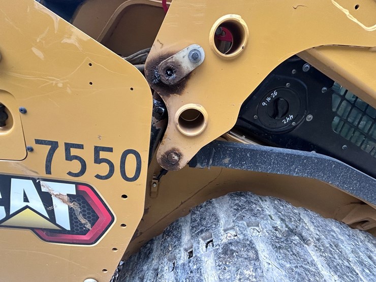 2025-caterpillar-255-image-32