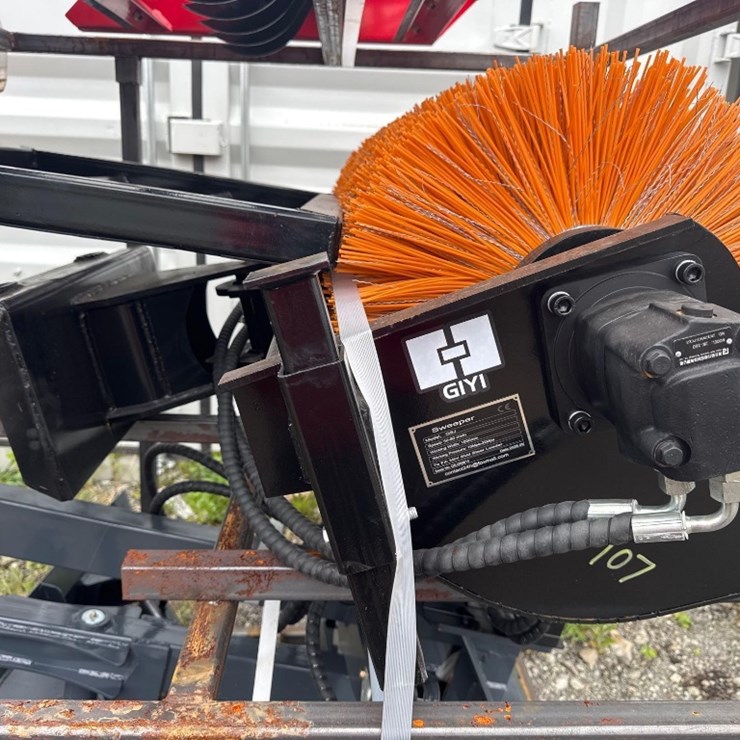 New GiYi Co Mini Stand-On Skidloader Job Broom Attachment Model QSJ