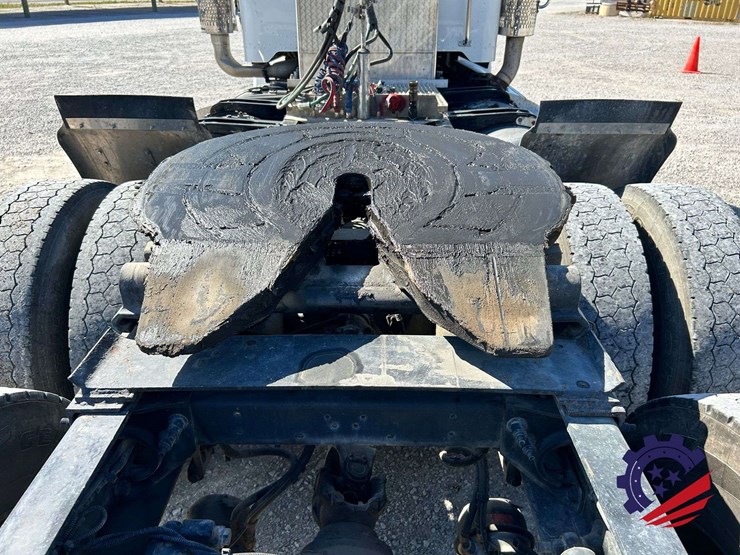 2018-peterbilt-389-image-27