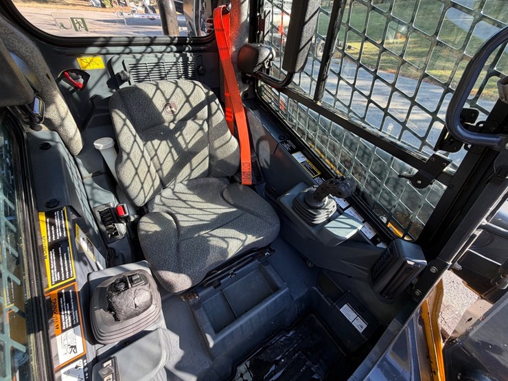 2021-deere-325g-image-26
