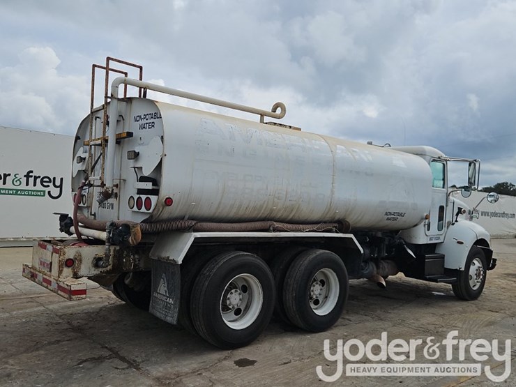 2005-peterbilt-335-image-5