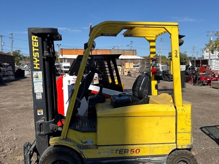 hyster-co-triple-mast-electric-forklift-model-50ac-image-1