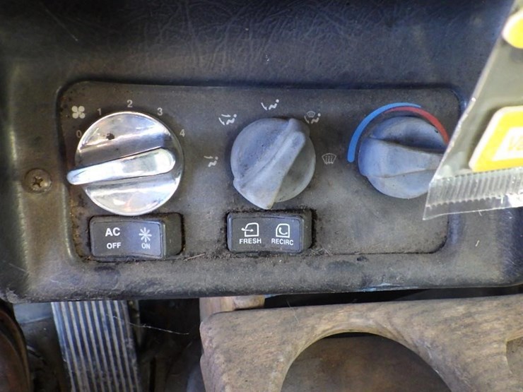 1995-peterbilt-357-image-58