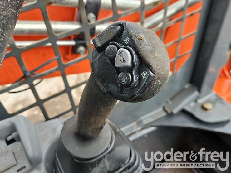 2023-kubota-svl65-2-image-27