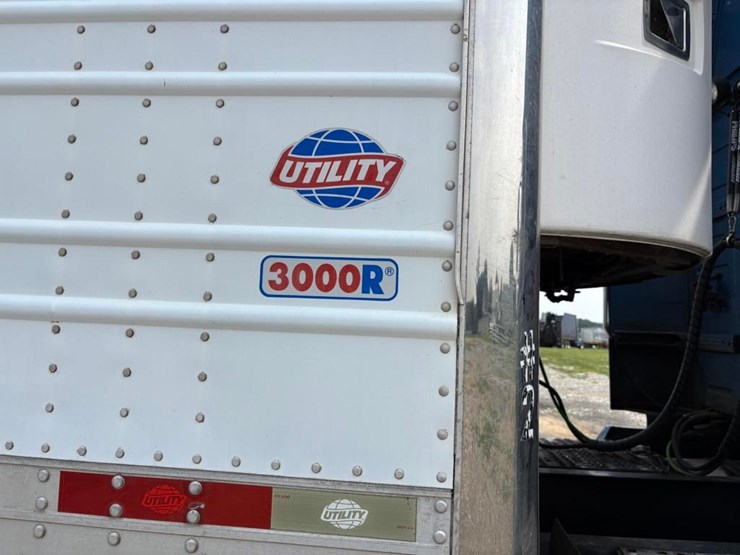 2016-volvo-d13-semi-truck-w/-enclosed-reefer-3000r-image-13