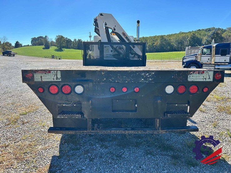 2007-peterbilt-335-image-3