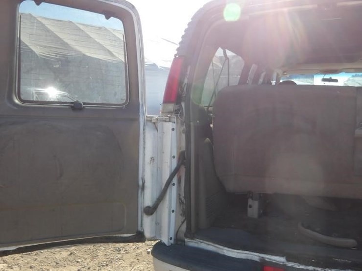 2002-gmc-3500-image-16