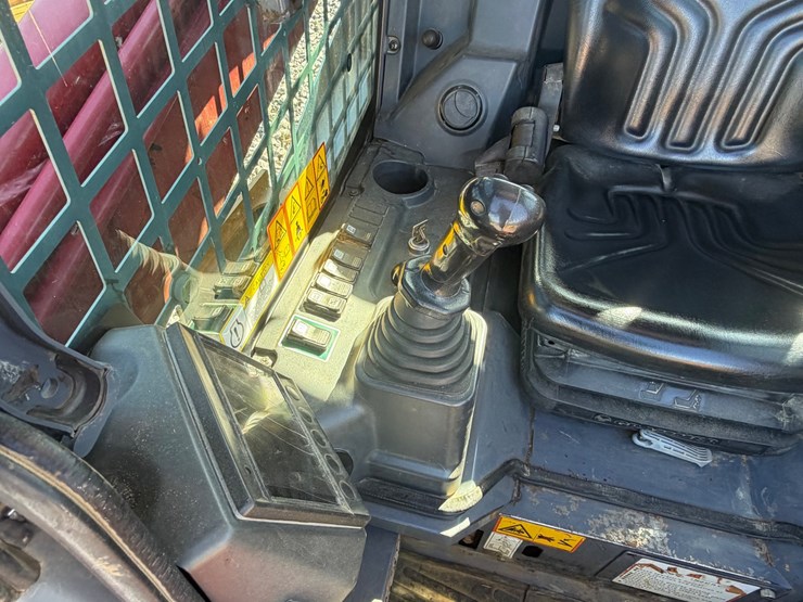 2016-takeuchi-tl10v2-image-17