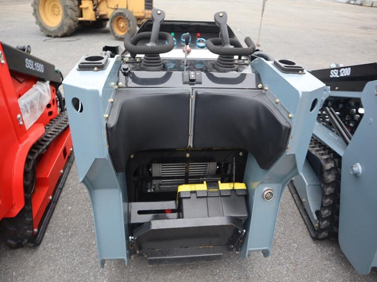ssl-1200-mini-skidsteer-image-6