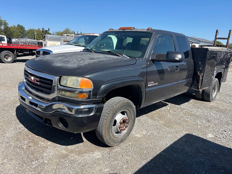 2004-gmc-3500-image-1