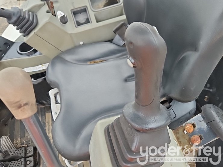2020-bobcat-e32-image-32
