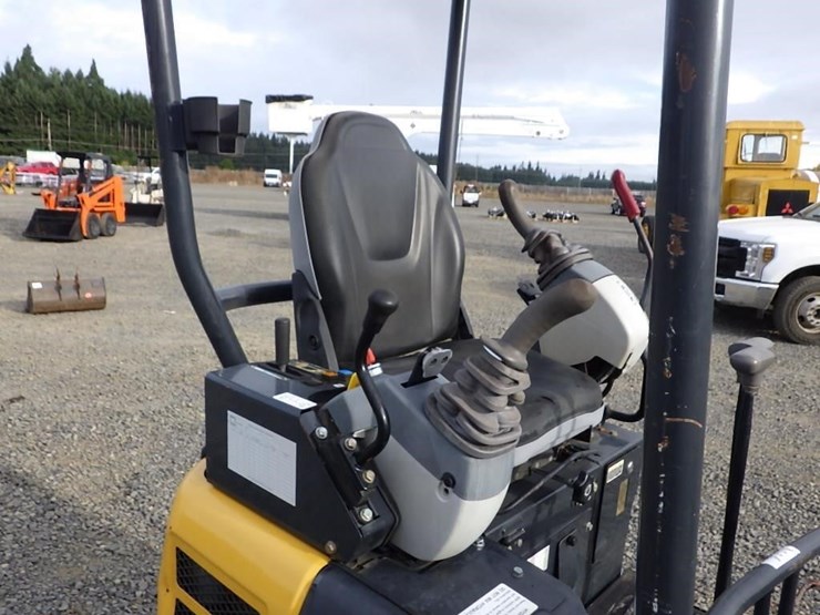 2017-deere-17g-image-28