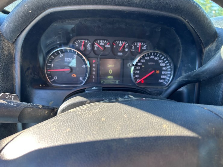 2017-gmc-3500-image-39
