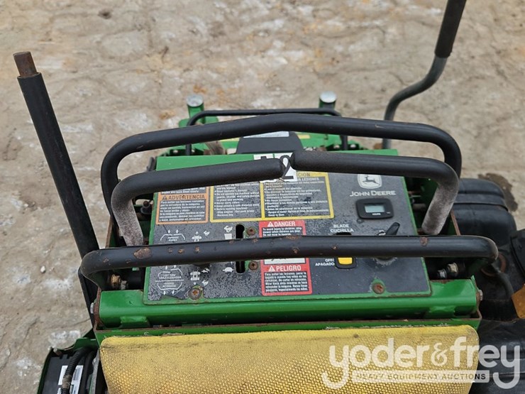 2018-john-deere-636m-image-13