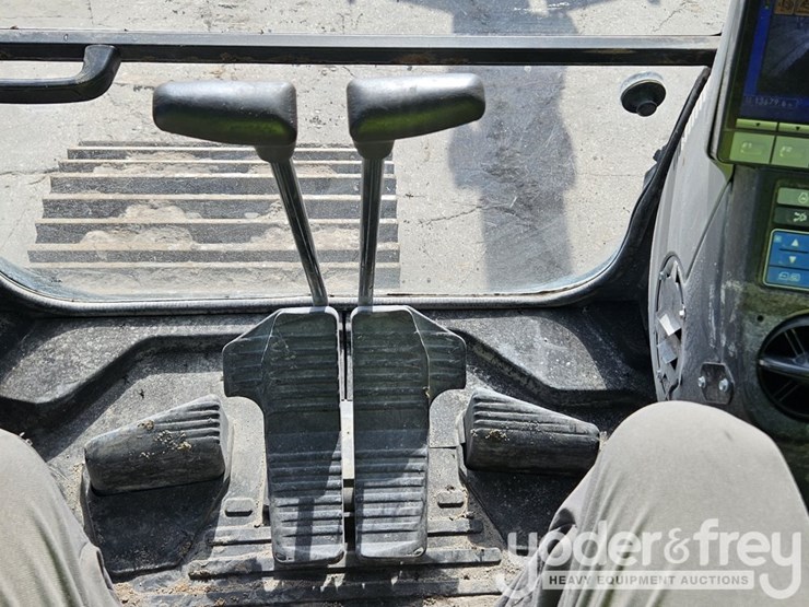 2015-komatsu-pc360-lc-11-image-42