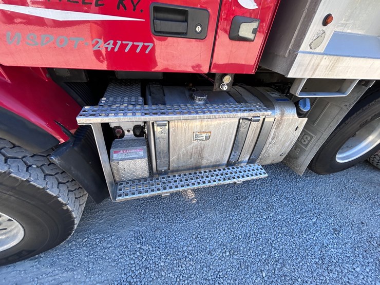 #48-•-2016-volvo-vhd-tri-axle-dump-truck-image-17