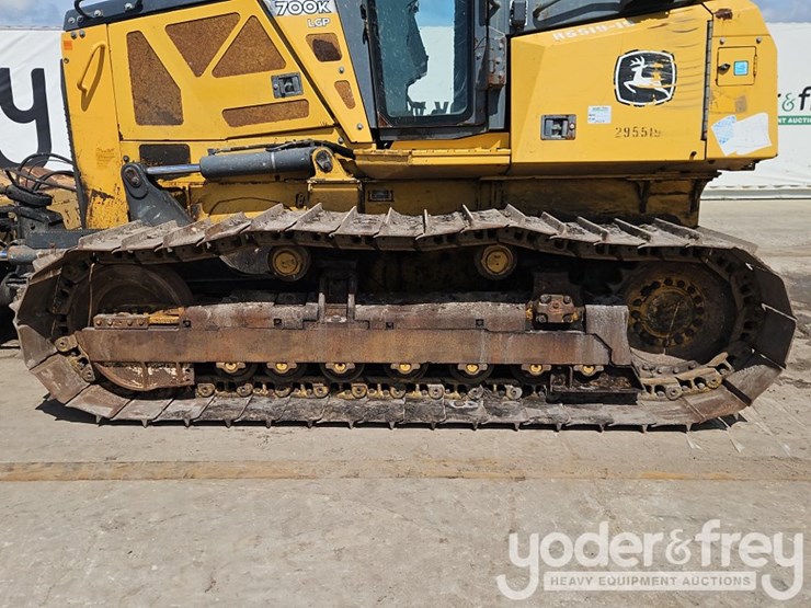 2016-deere-700k-lgp-image-12