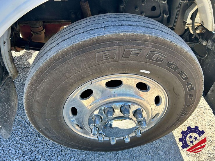 2018-peterbilt-389-image-45