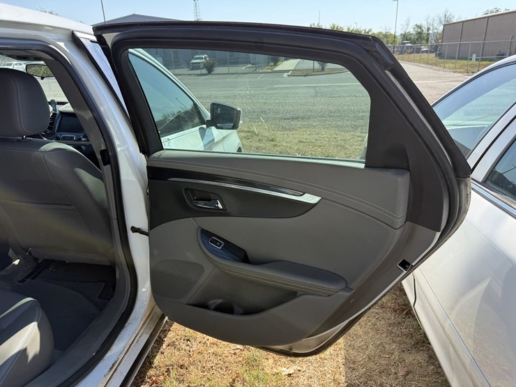 #46833-•-2018-chevrolet-impala-lt-sedan-2g1105s38j9109671-inv#46833-image-25